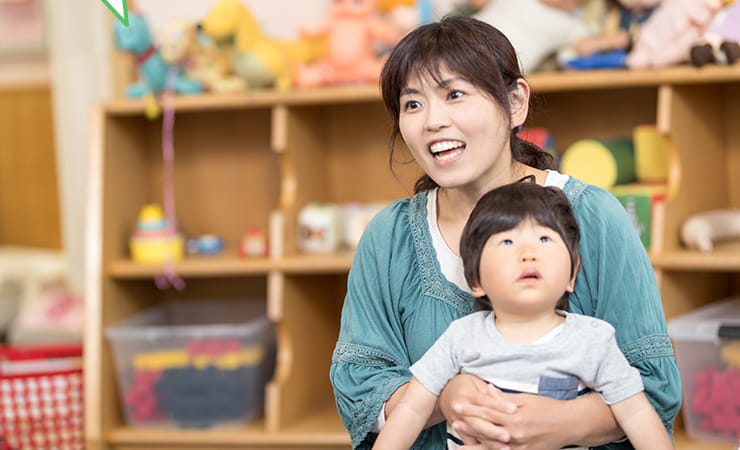 共働き・実家遠方家庭が直面する「病児の壁」